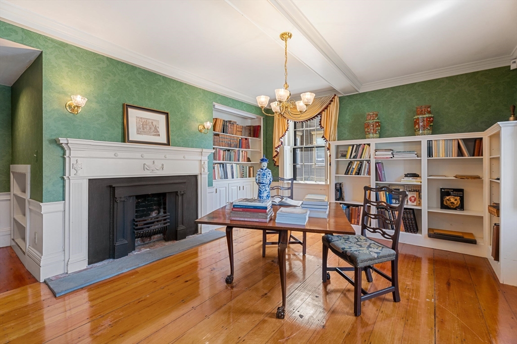 81 Essex St # 1