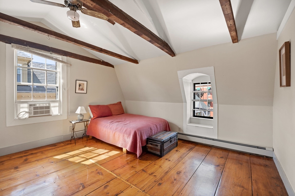 81 Essex St # 1