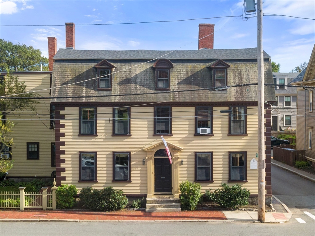 81 Essex St # 1