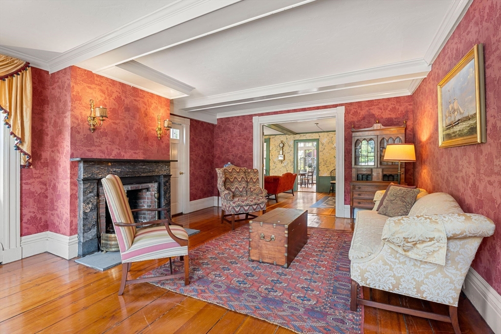81 Essex St # 1