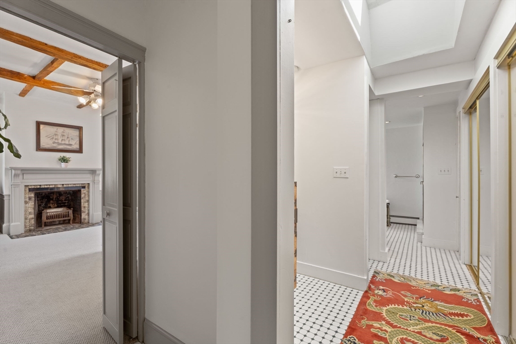 81 Essex St # 1