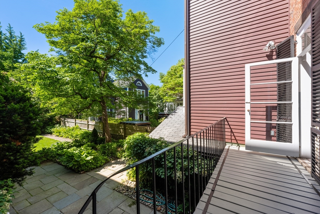 33 Chestnut St