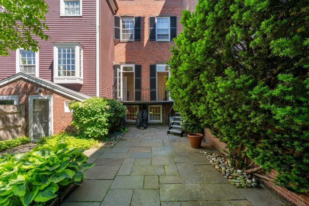 33 Chestnut St