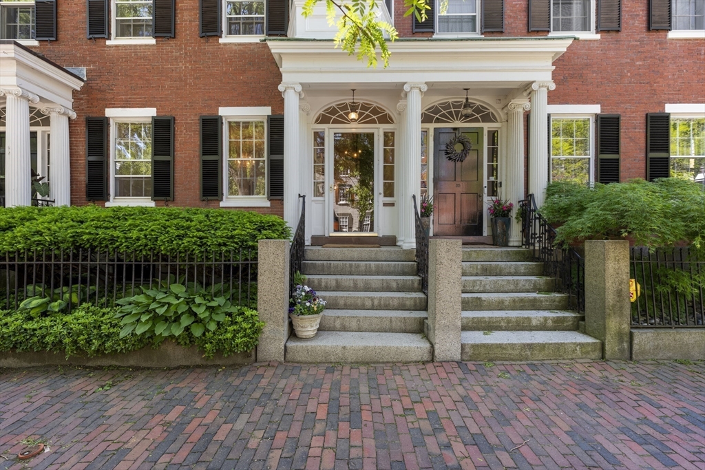 33 Chestnut St