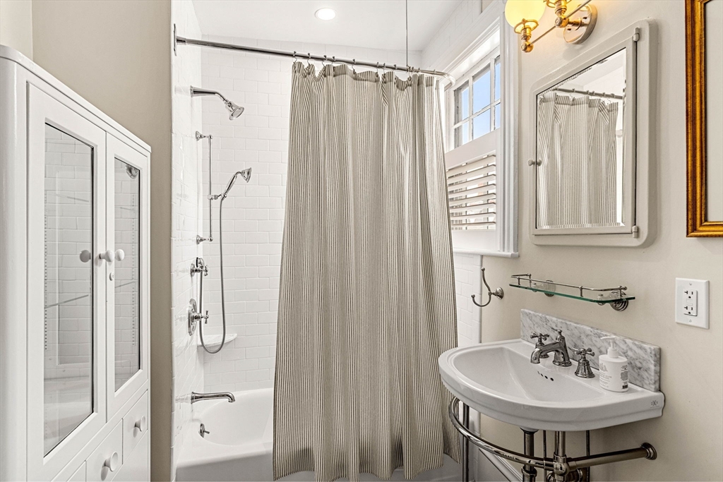24 Chestnut St # 2