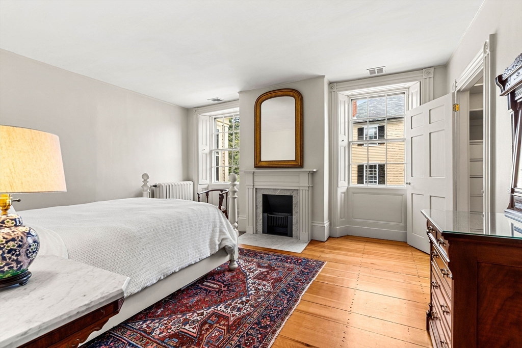 24 Chestnut St # 2