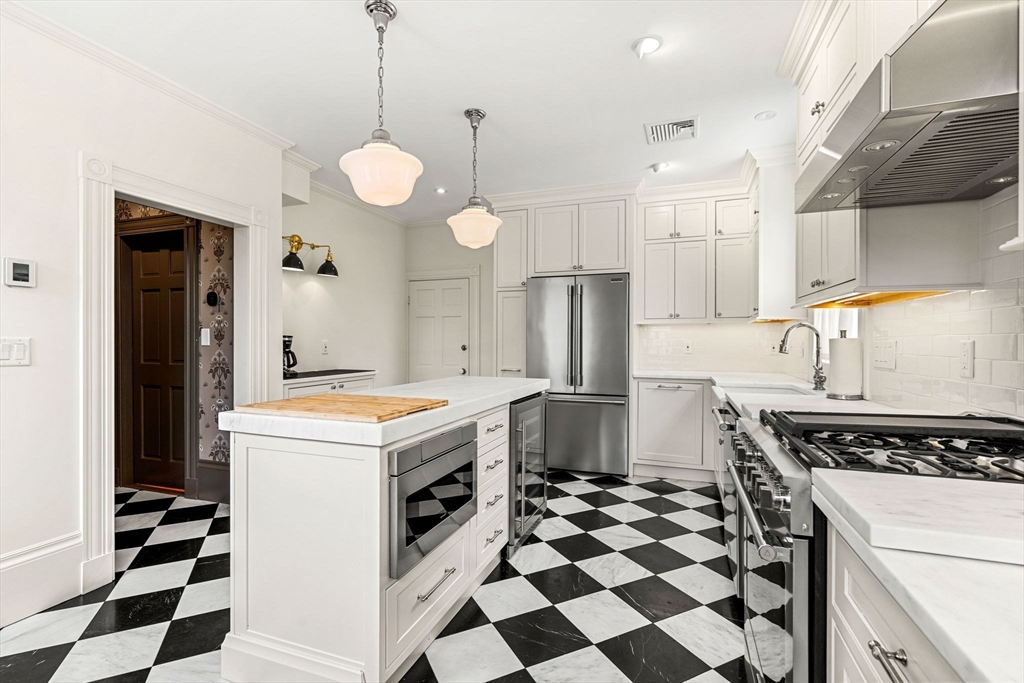 24 Chestnut St # 2