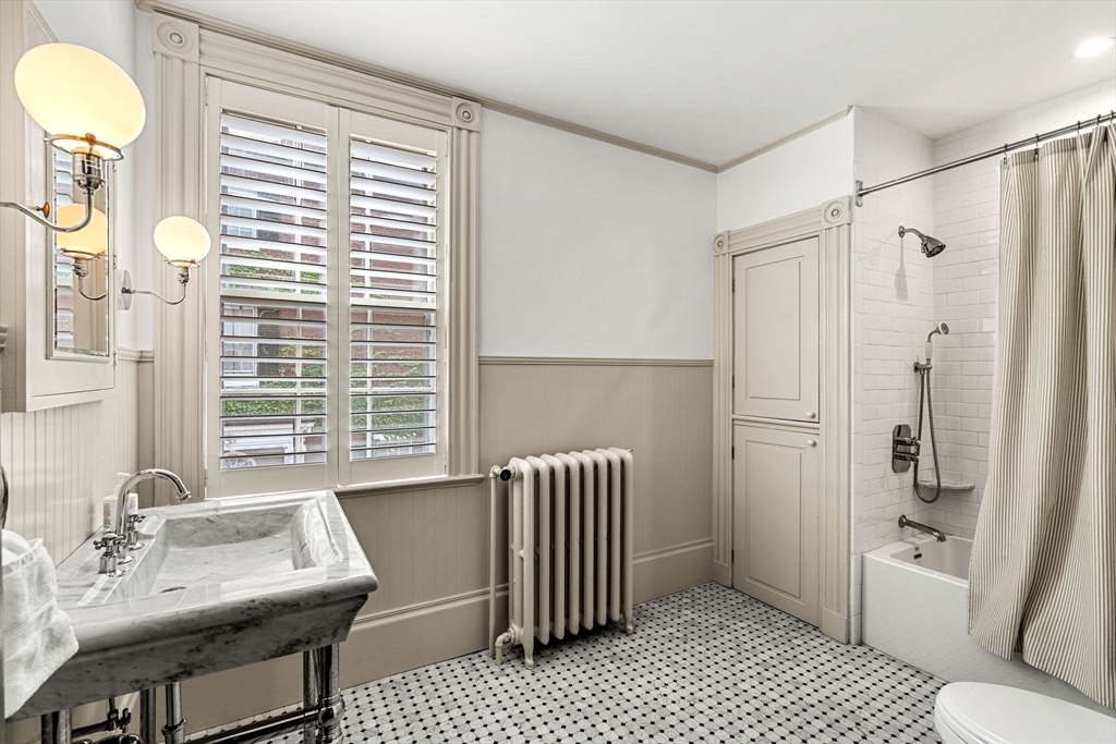 24 Chestnut St # 2