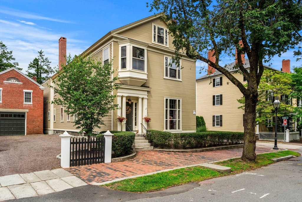 24 Chestnut St # 2