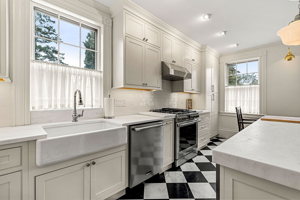 24 Chestnut St # 2
