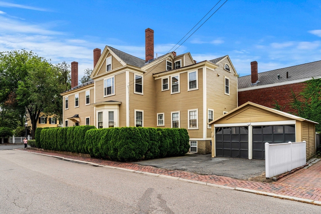 24 Chestnut St # 2