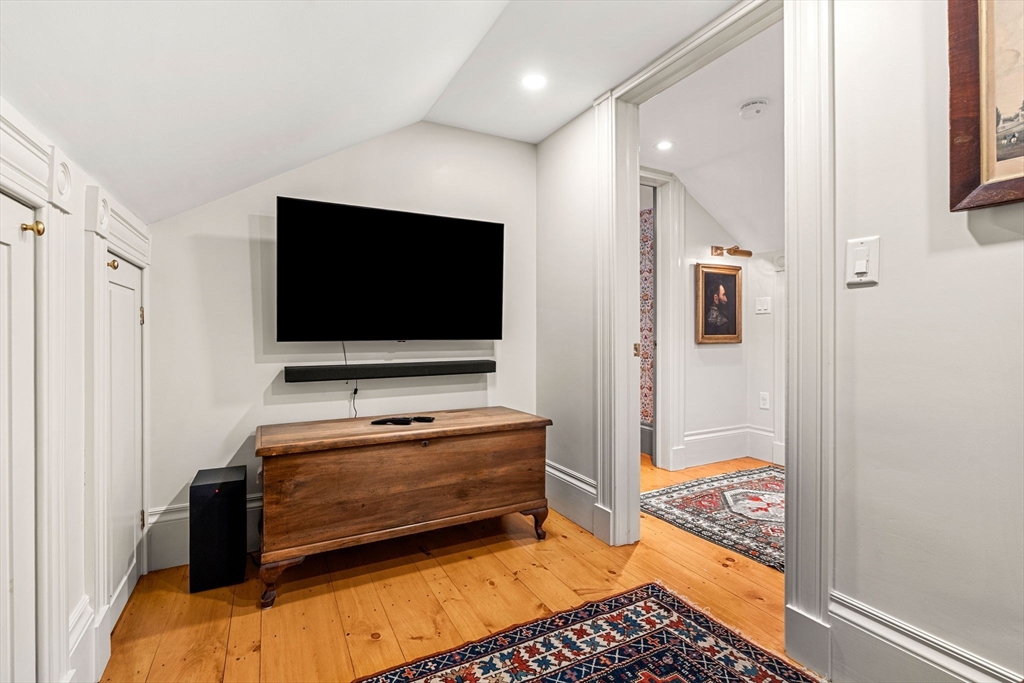 24 Chestnut St # 2