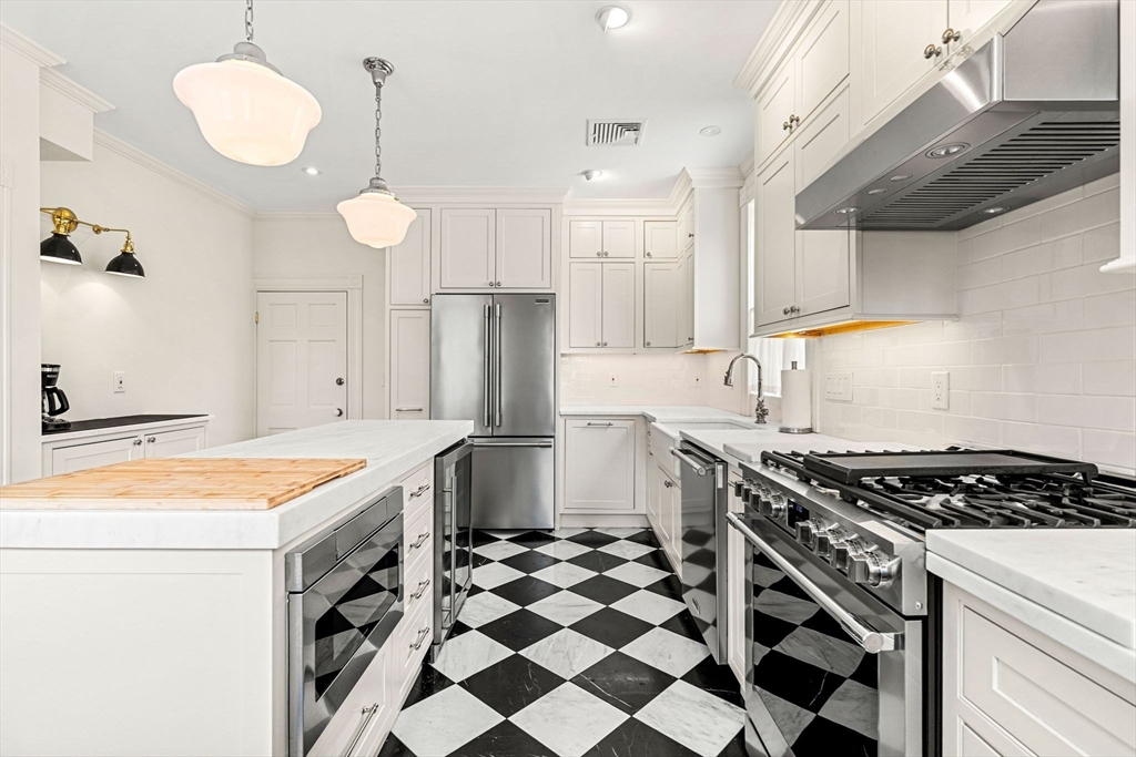 24 Chestnut St # 2