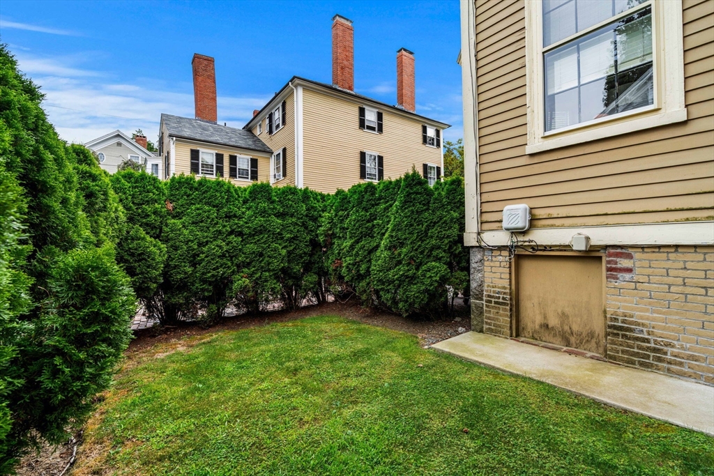 24 Chestnut St # 2