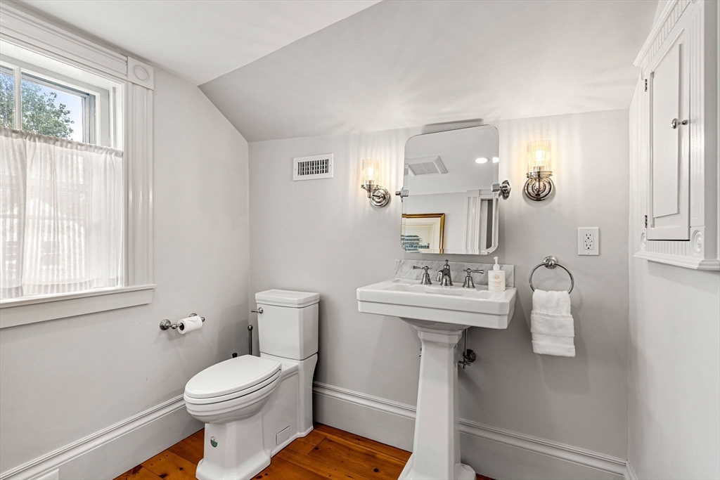 24 Chestnut St # 2
