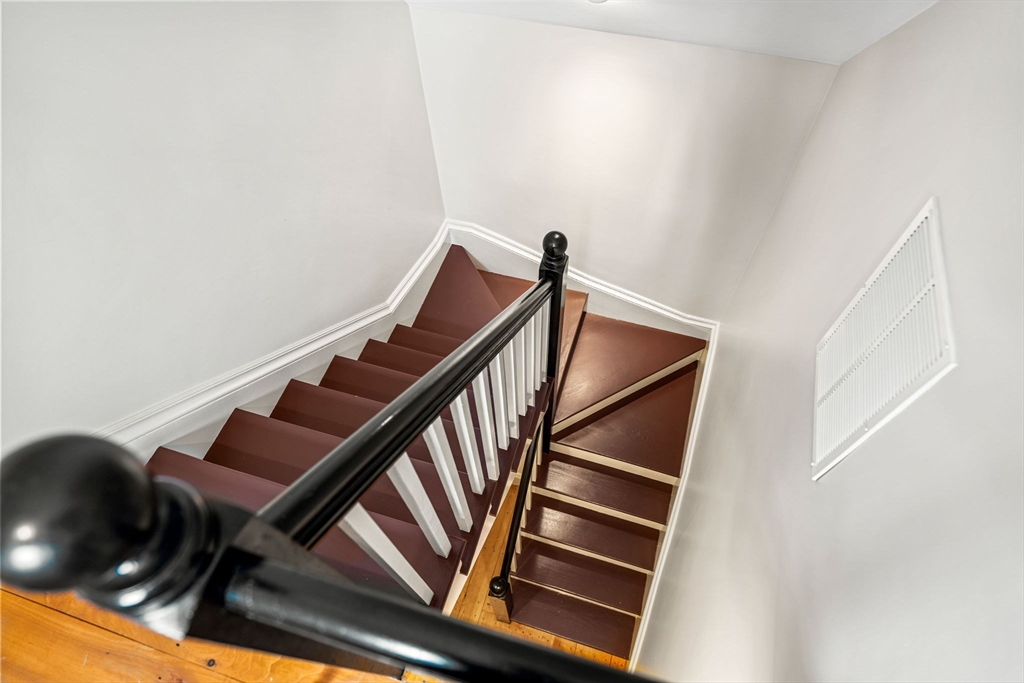 24 Chestnut St # 2