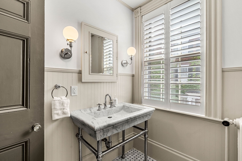24 Chestnut St # 2
