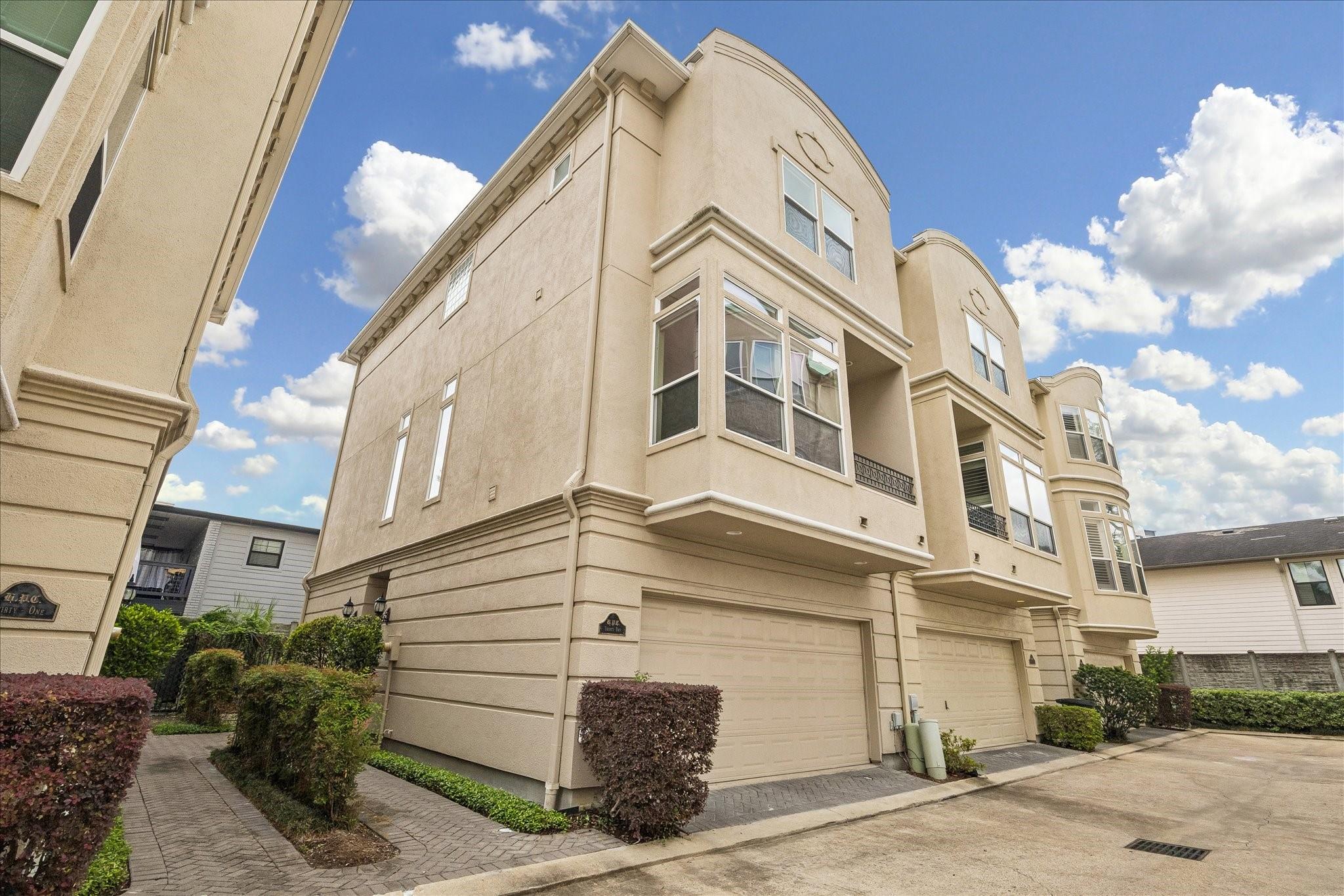 1515 Hyde Park Boulevard # 32