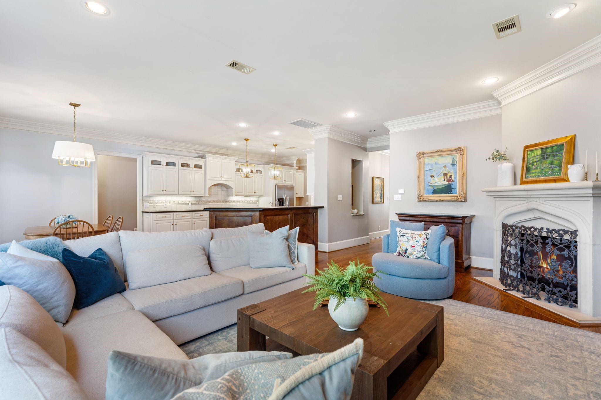 5202 Patrick Henry Street