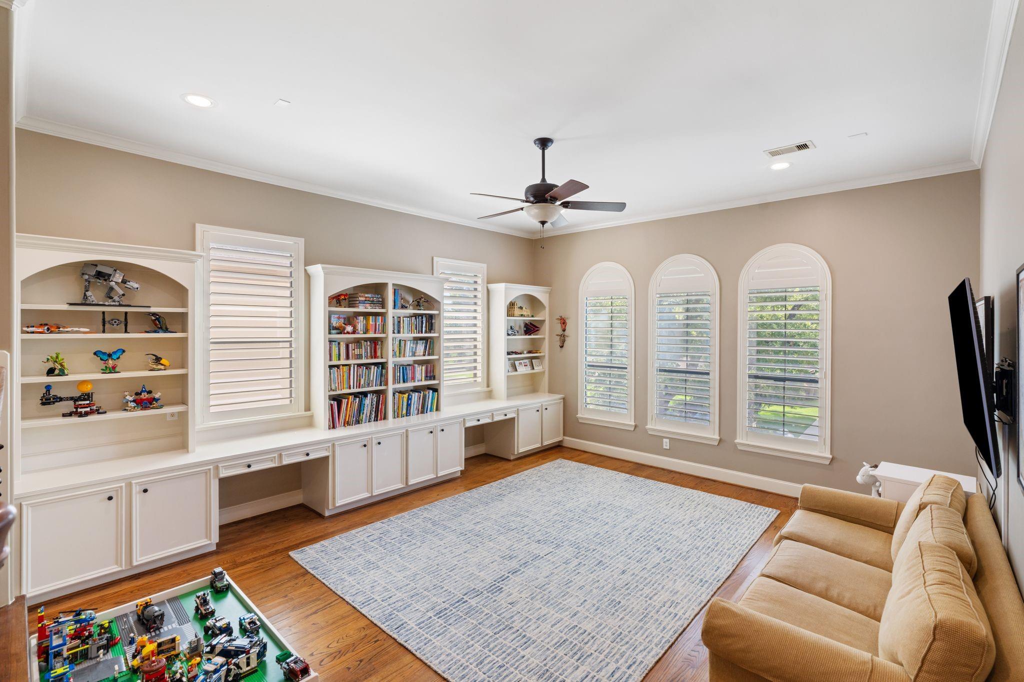5202 Patrick Henry Street