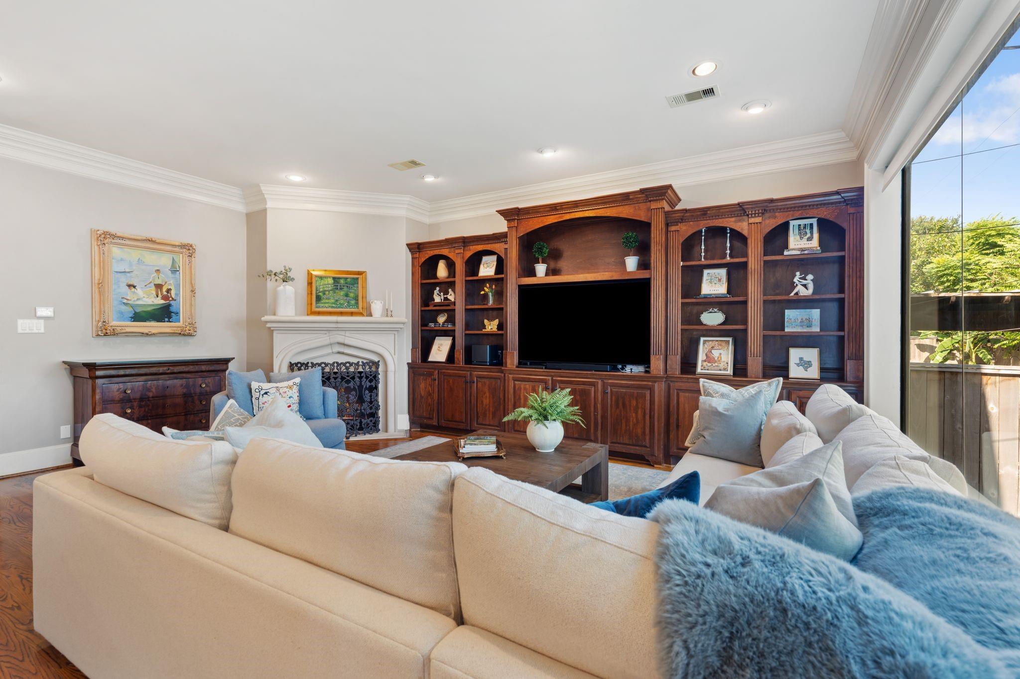 5202 Patrick Henry Street
