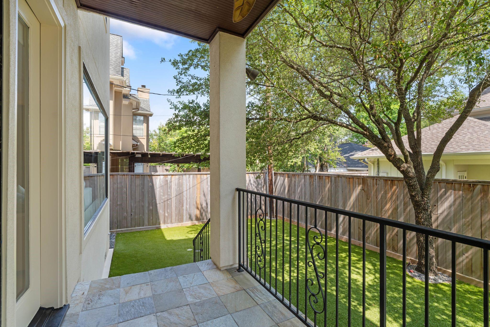 5202 Patrick Henry Street