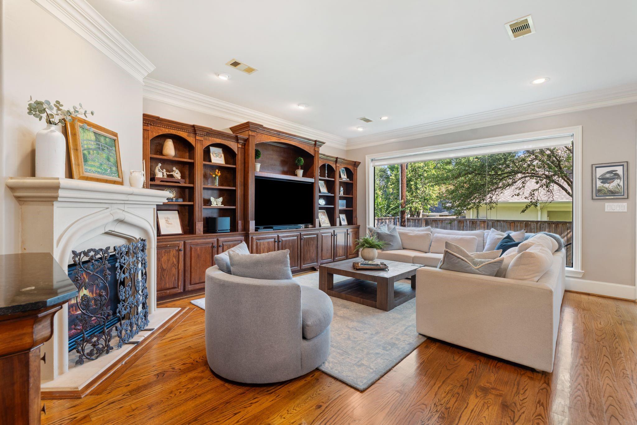 5202 Patrick Henry Street