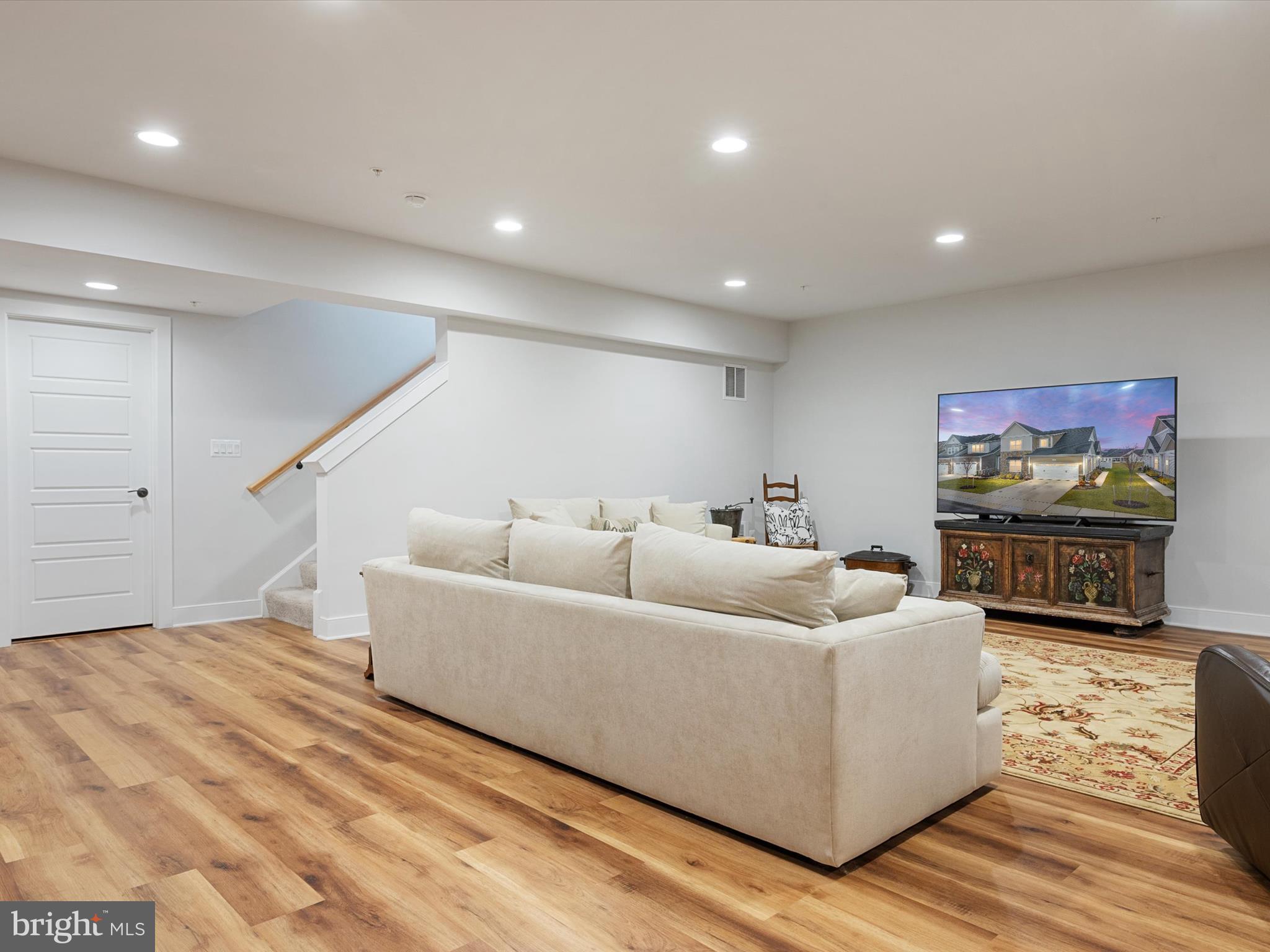 4017 CURLED DOCK LANE