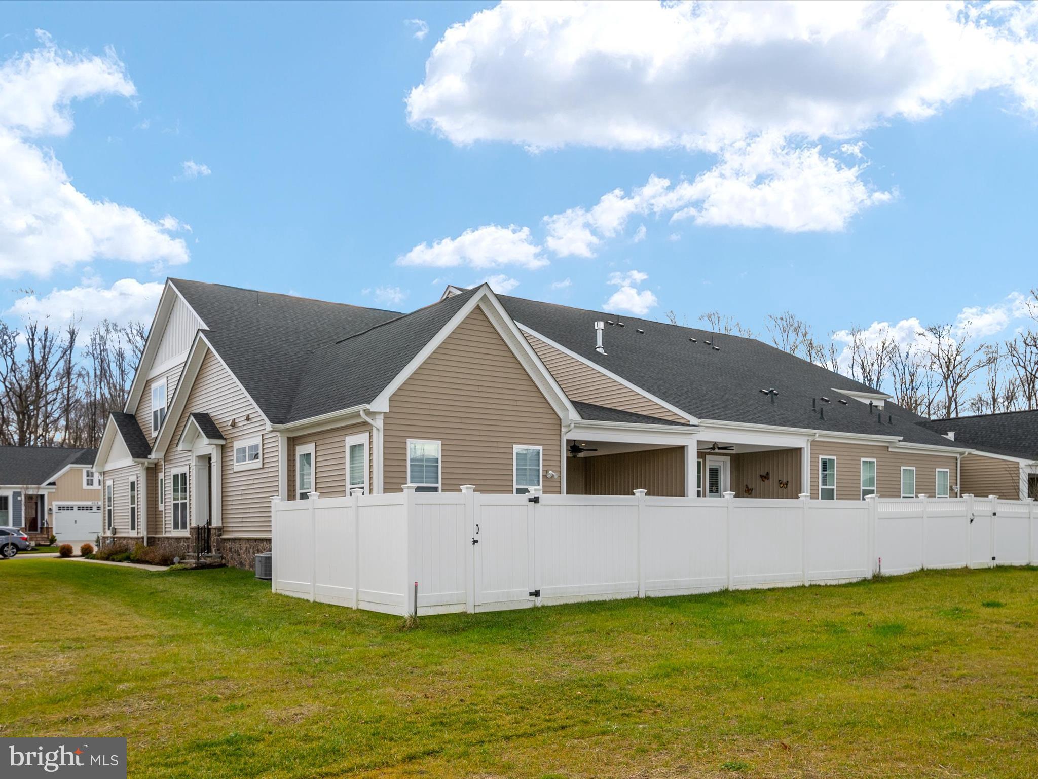 4017 CURLED DOCK LANE