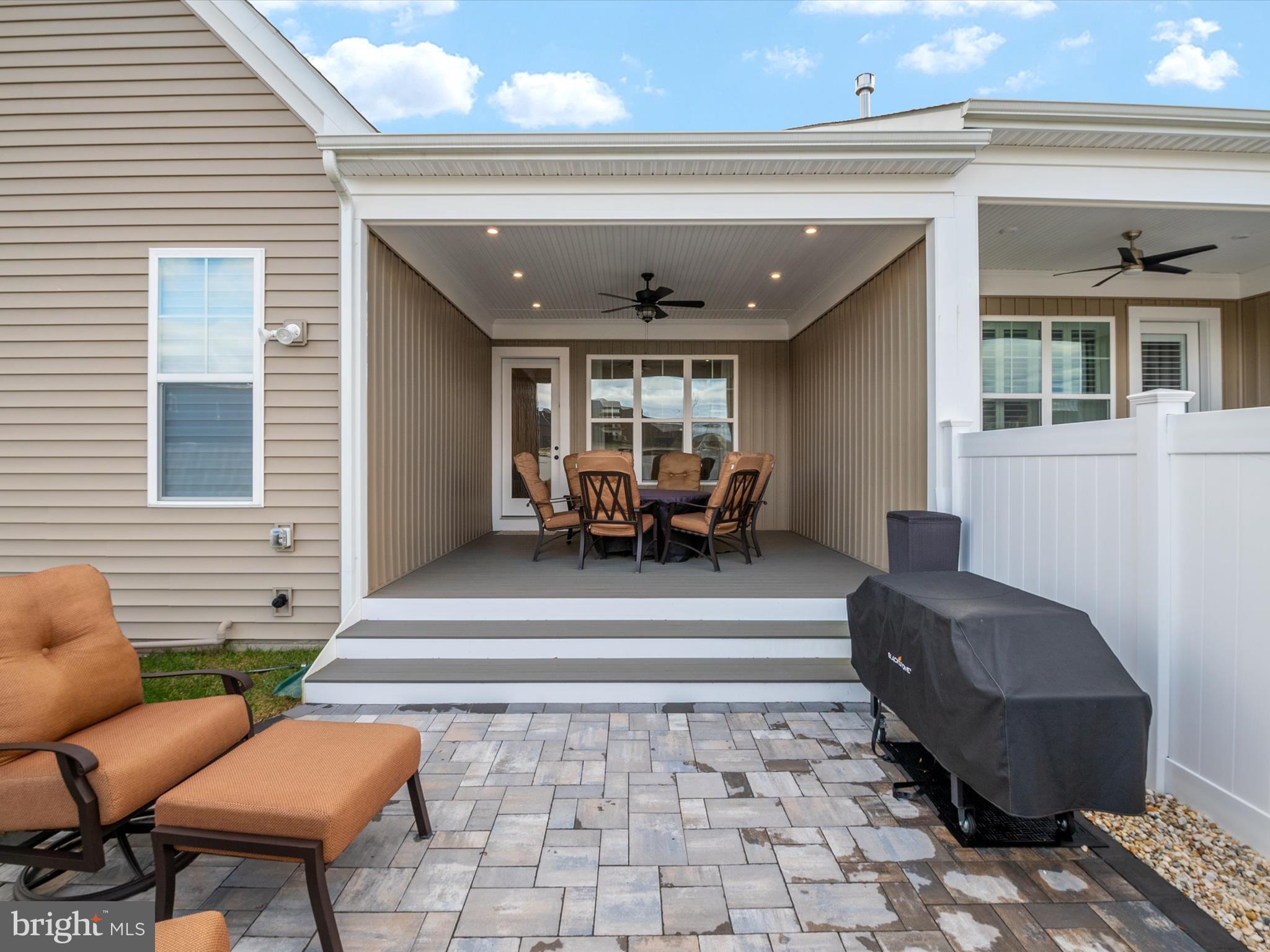 4017 CURLED DOCK LANE