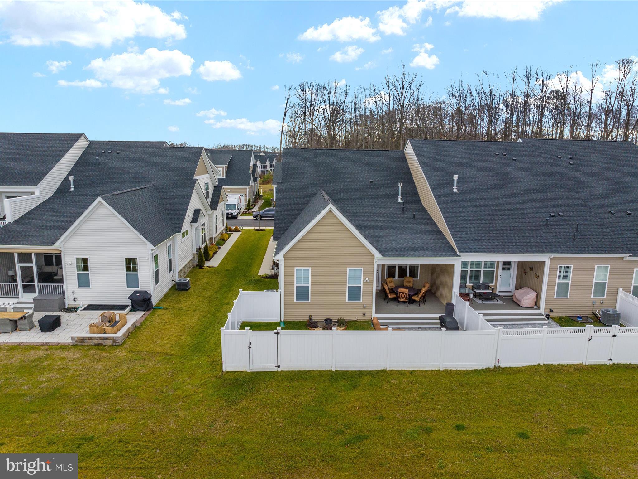 4017 CURLED DOCK LANE