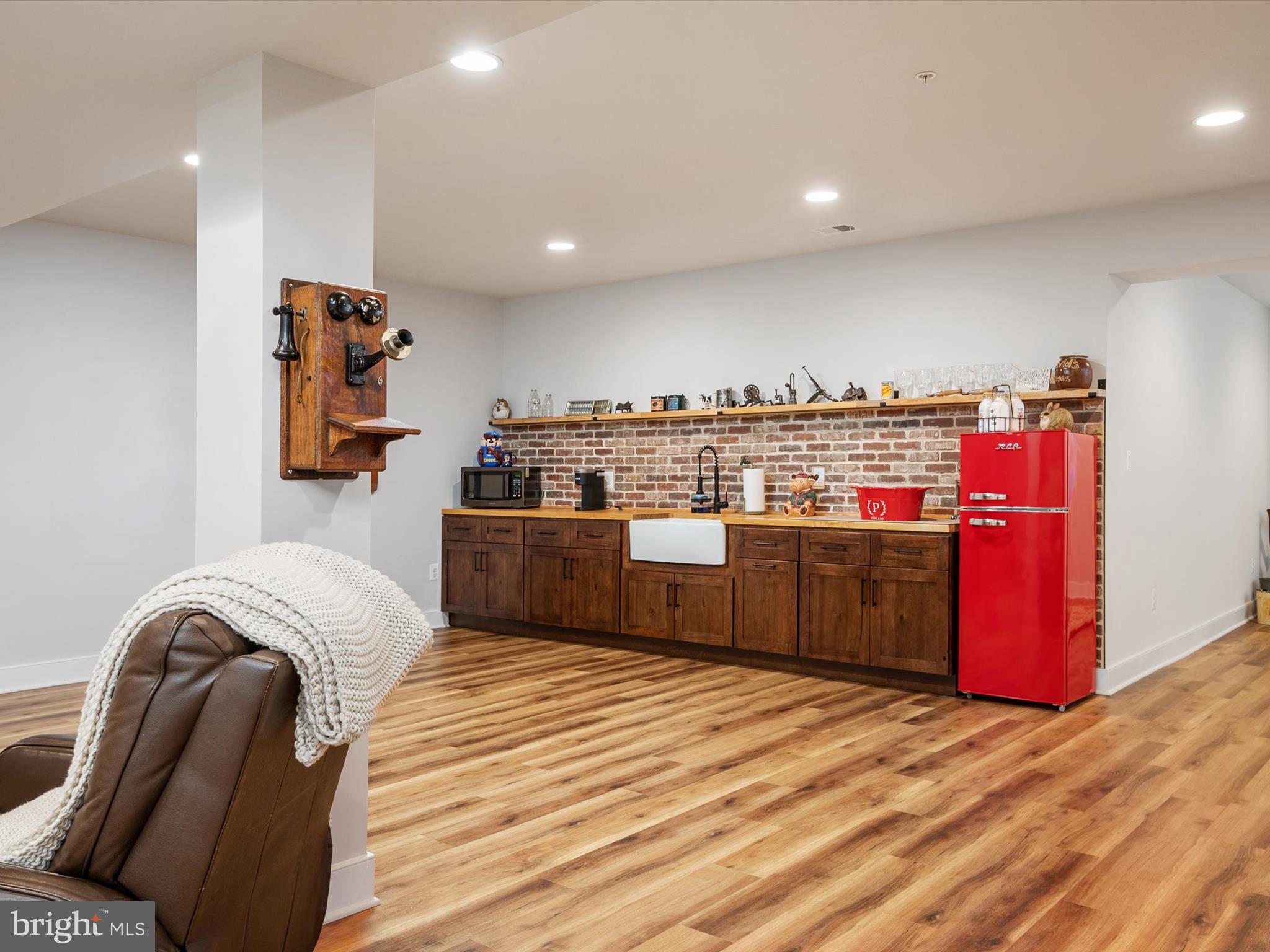 4017 CURLED DOCK LANE