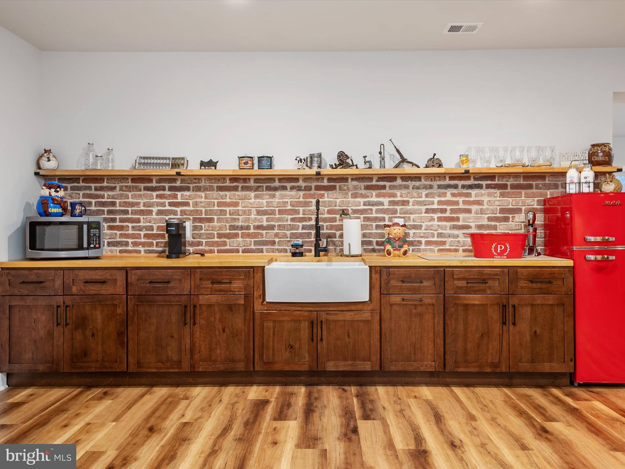 4017 CURLED DOCK LANE