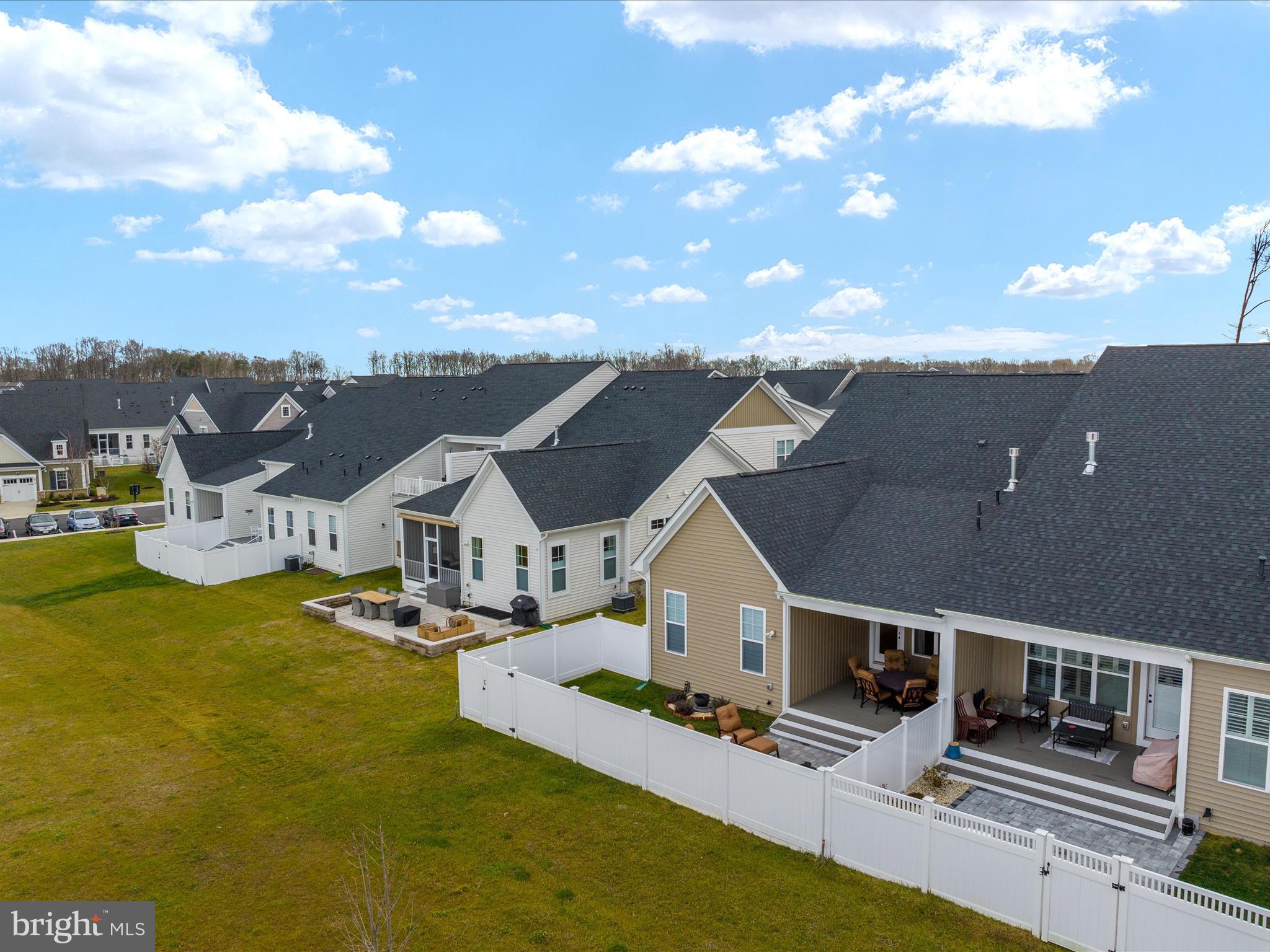 4017 CURLED DOCK LANE