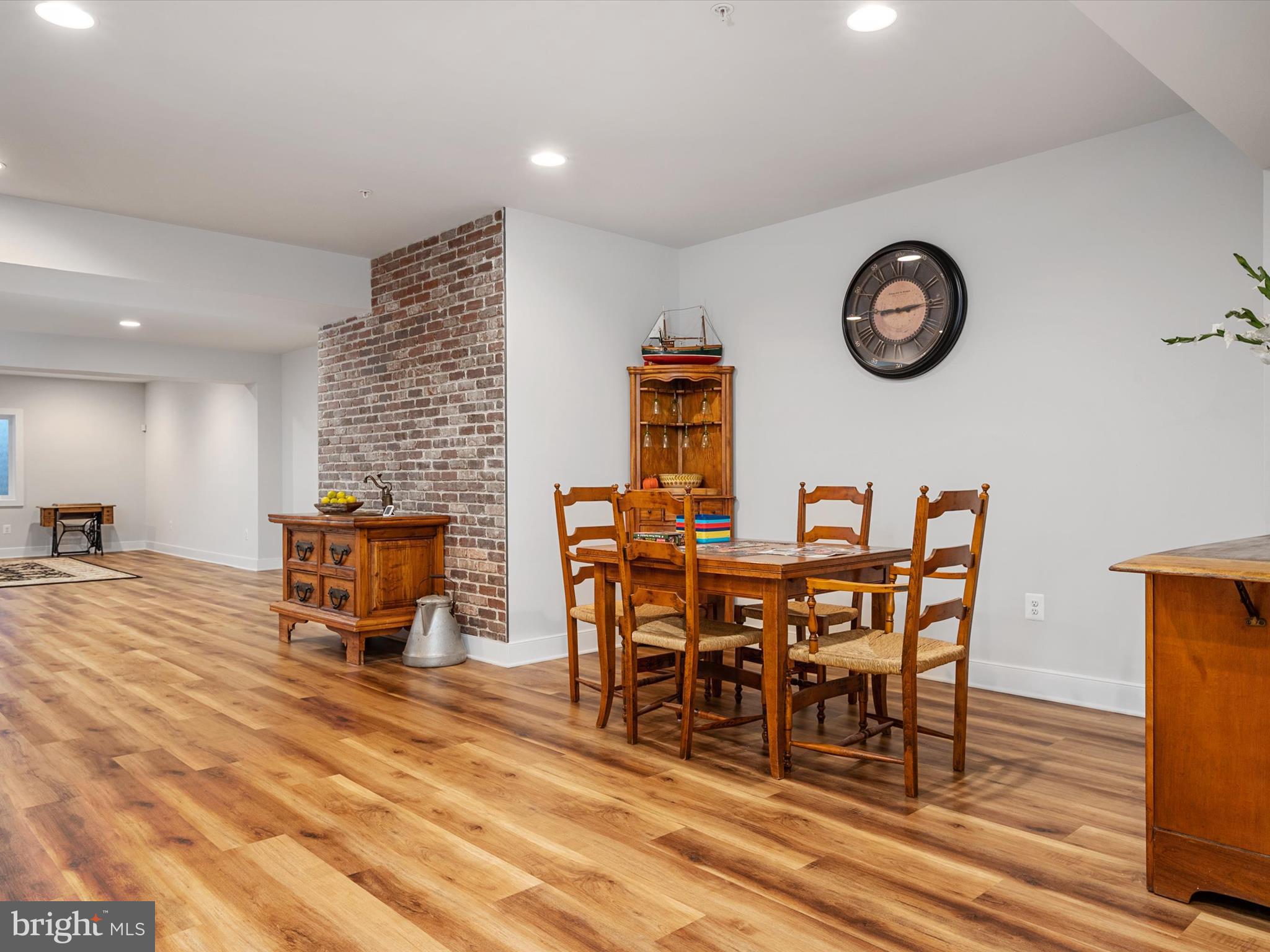 4017 CURLED DOCK LANE