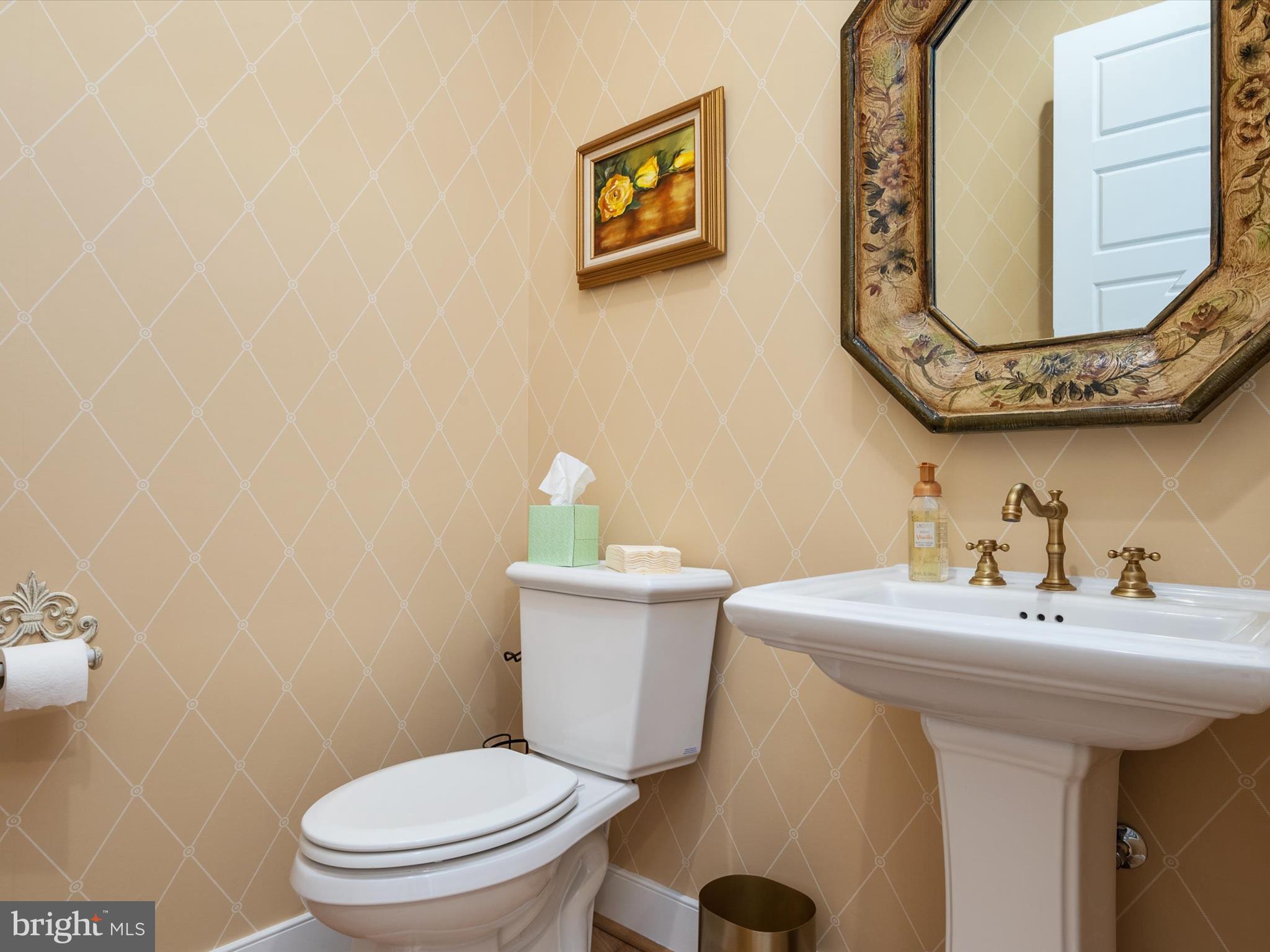 4017 CURLED DOCK LANE