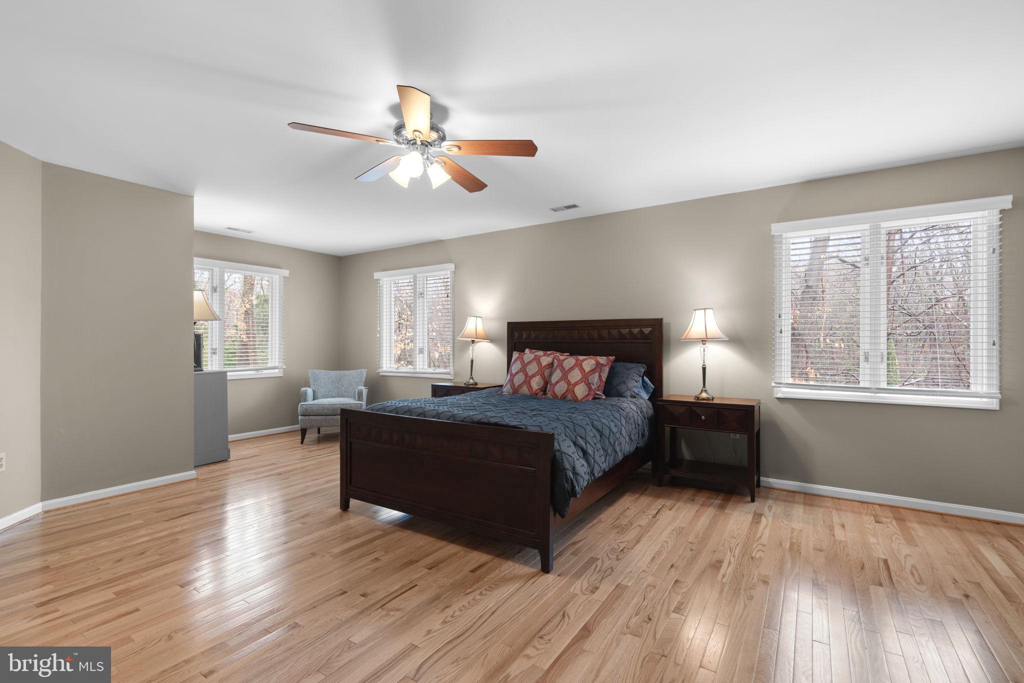 1606 HONEYSUCKLE RIDGE COURT