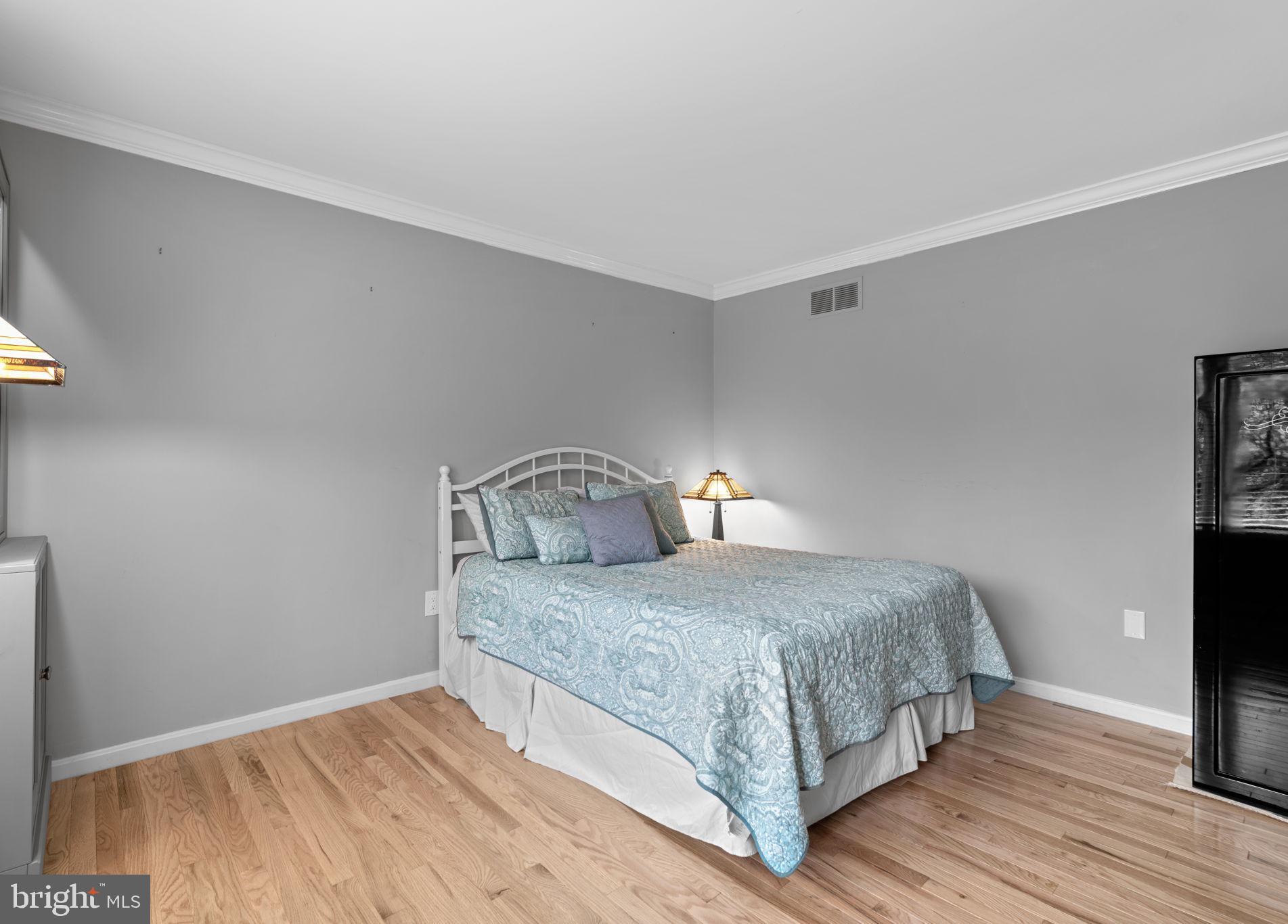 1606 HONEYSUCKLE RIDGE COURT