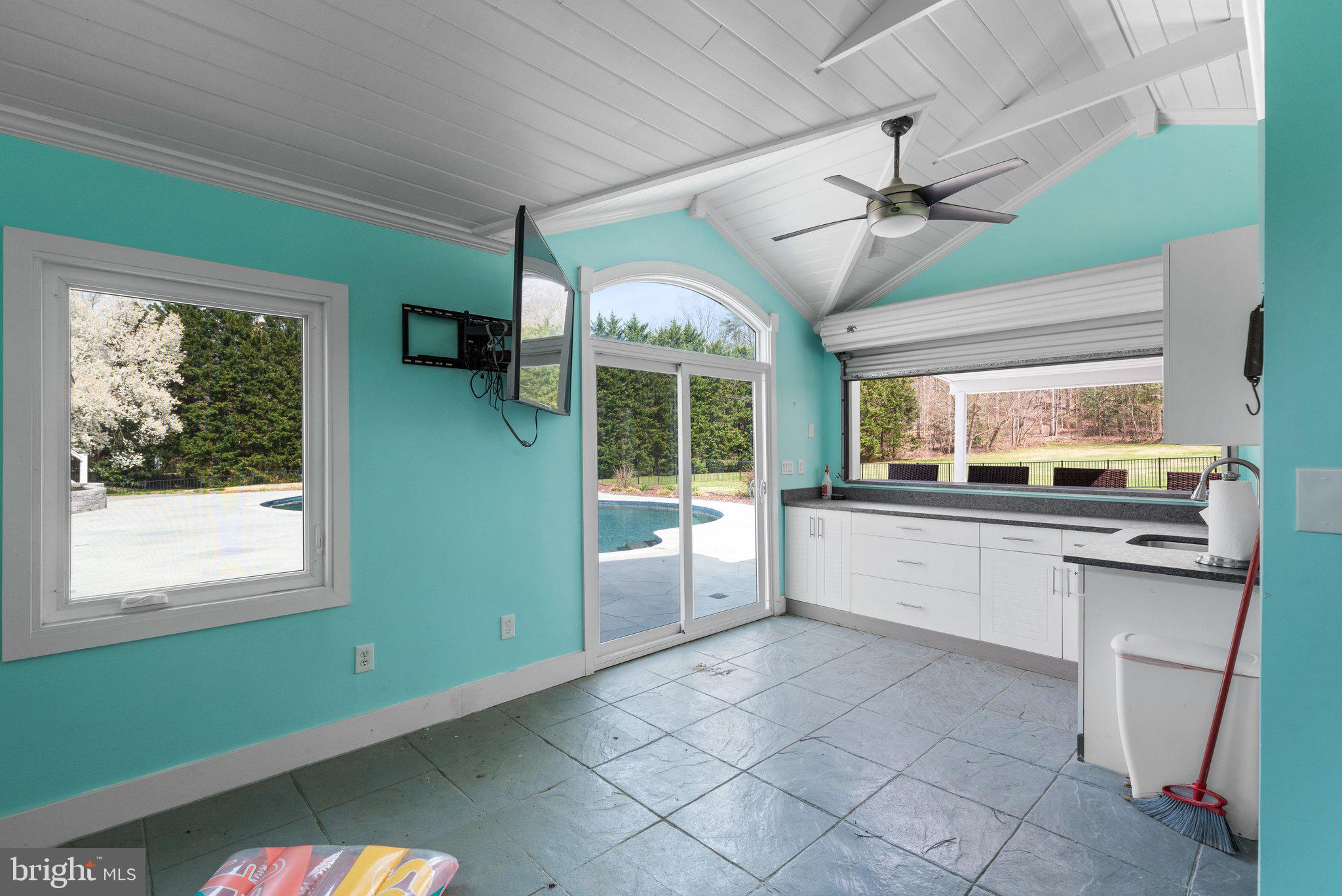 1709 BEARDS CREEK COURT