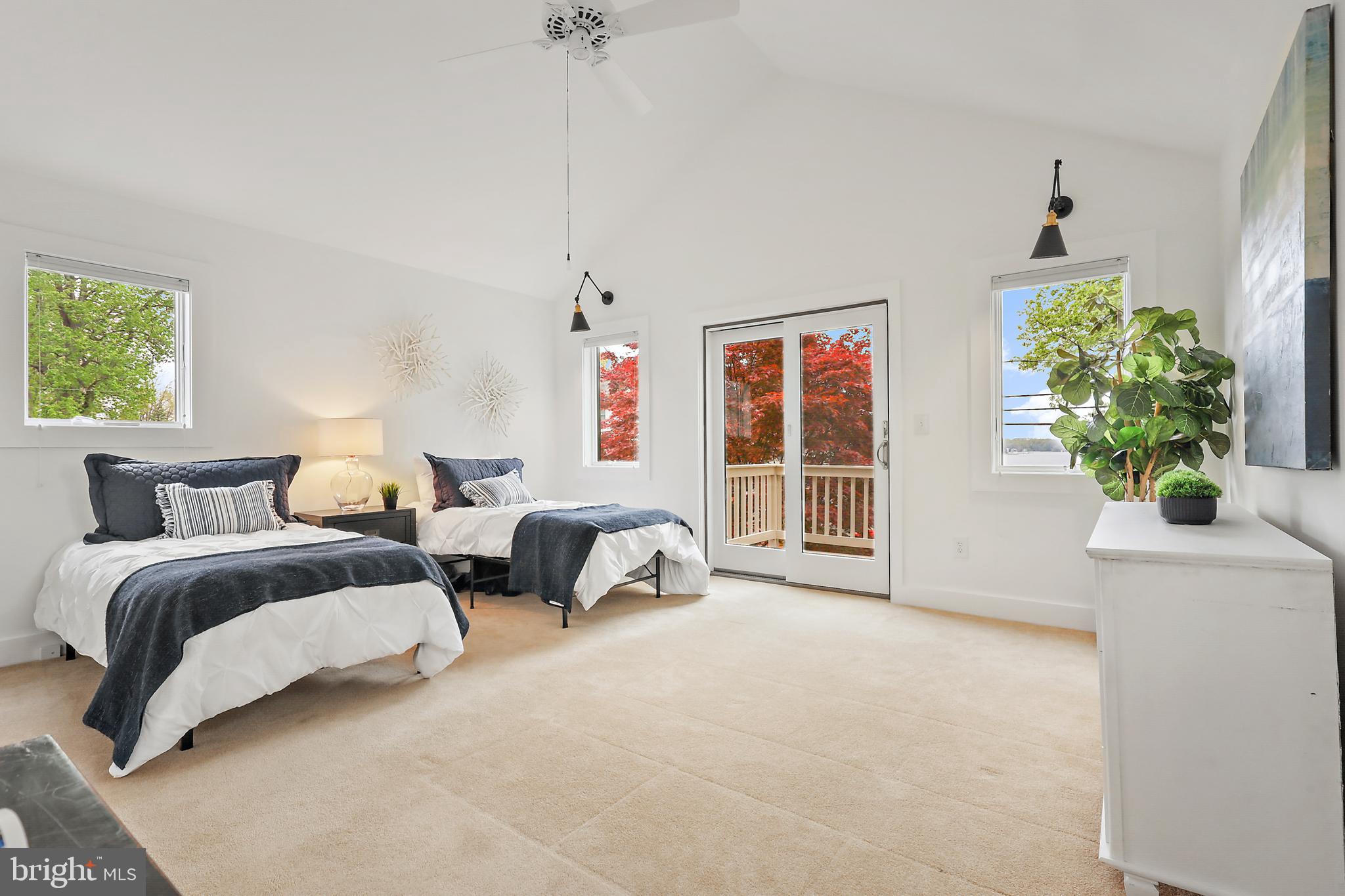 720 N RIVERSIDE DRIVE