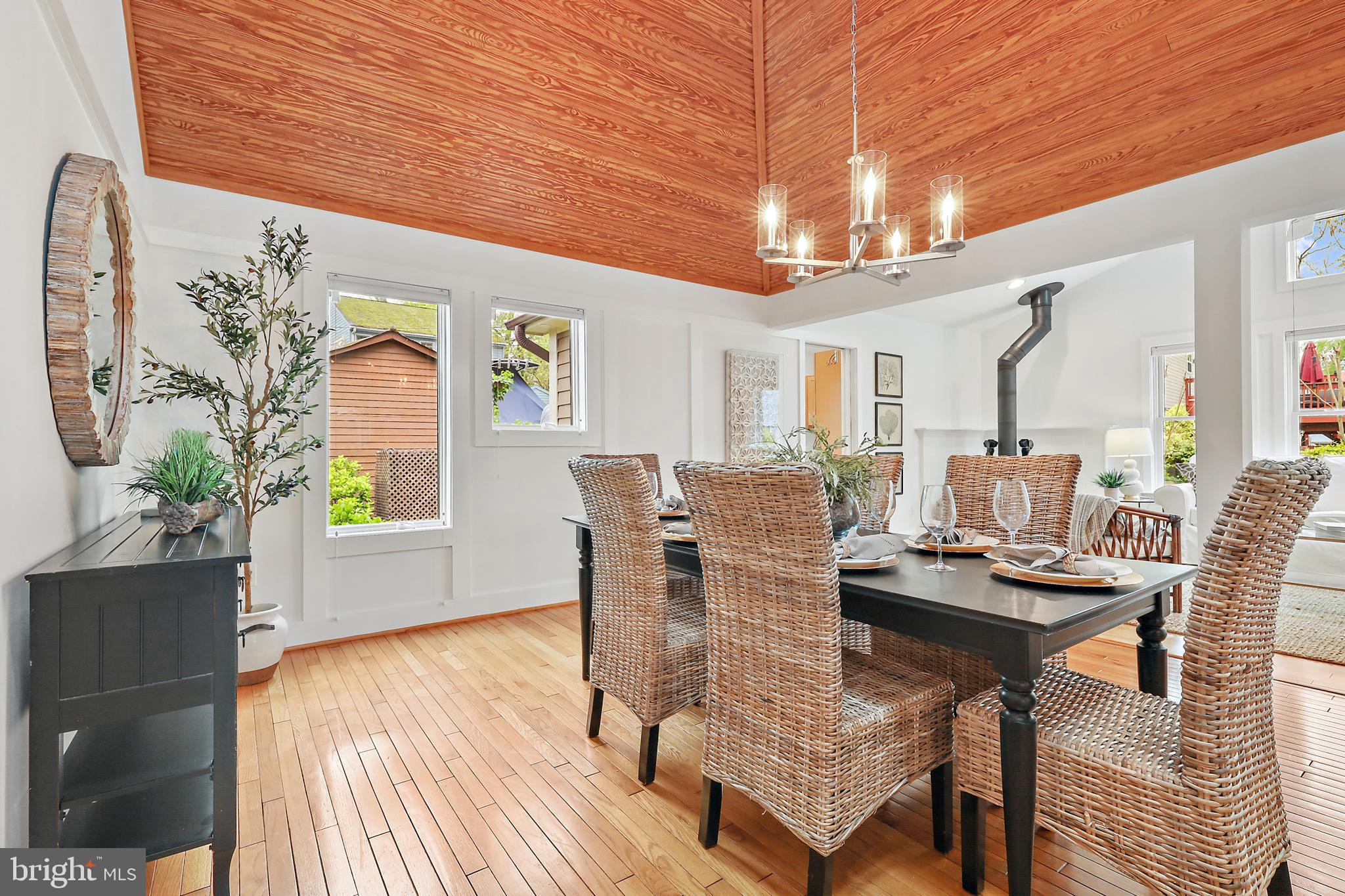 720 N RIVERSIDE DRIVE