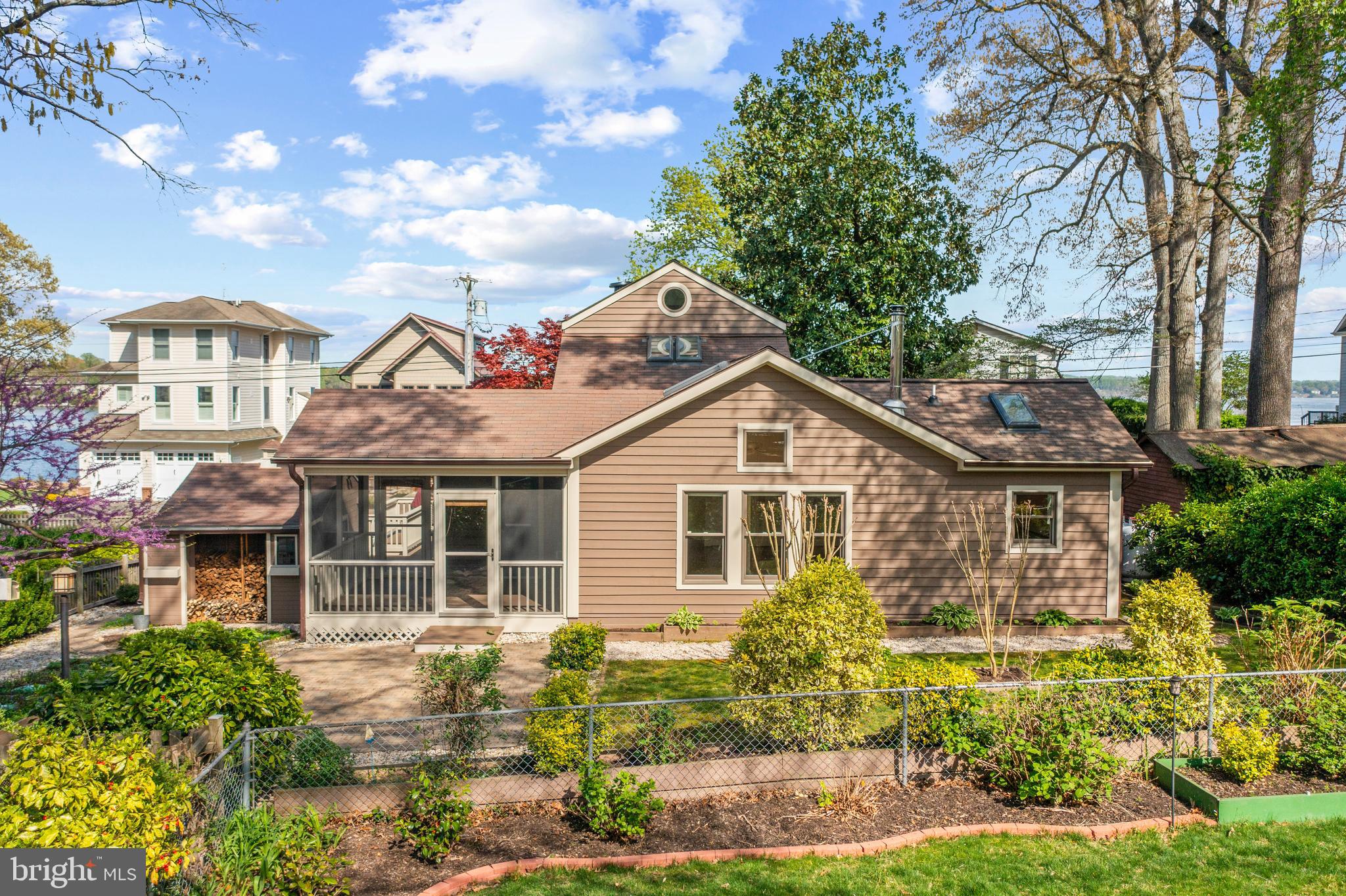 720 N RIVERSIDE DRIVE