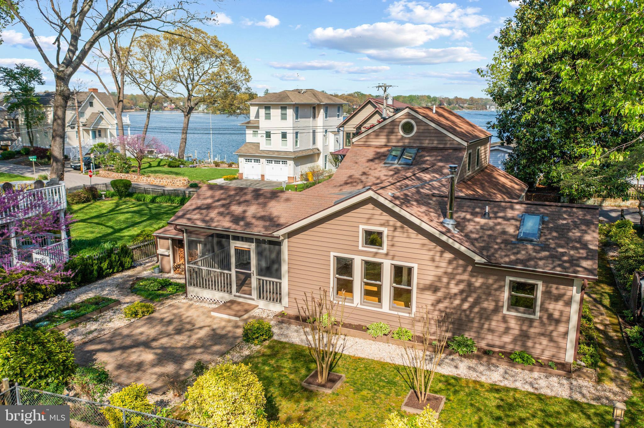 720 N RIVERSIDE DRIVE