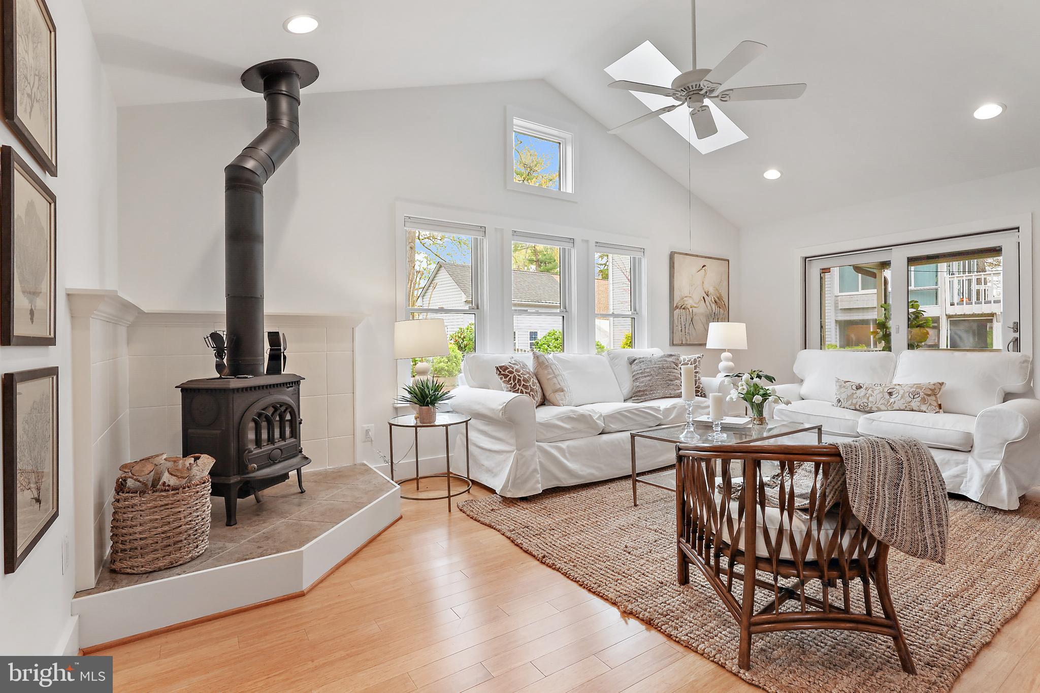 720 N RIVERSIDE DRIVE