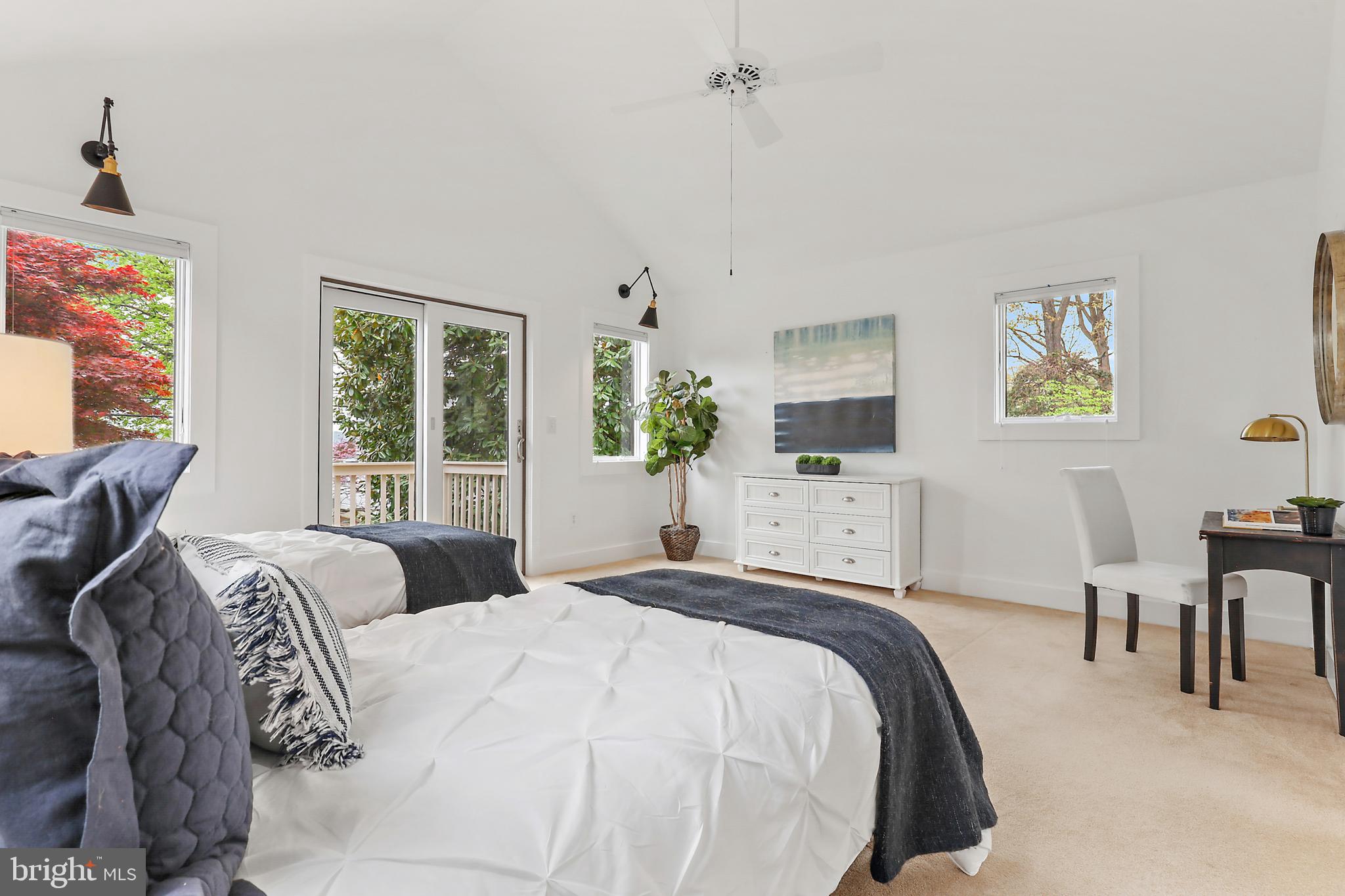 720 N RIVERSIDE DRIVE