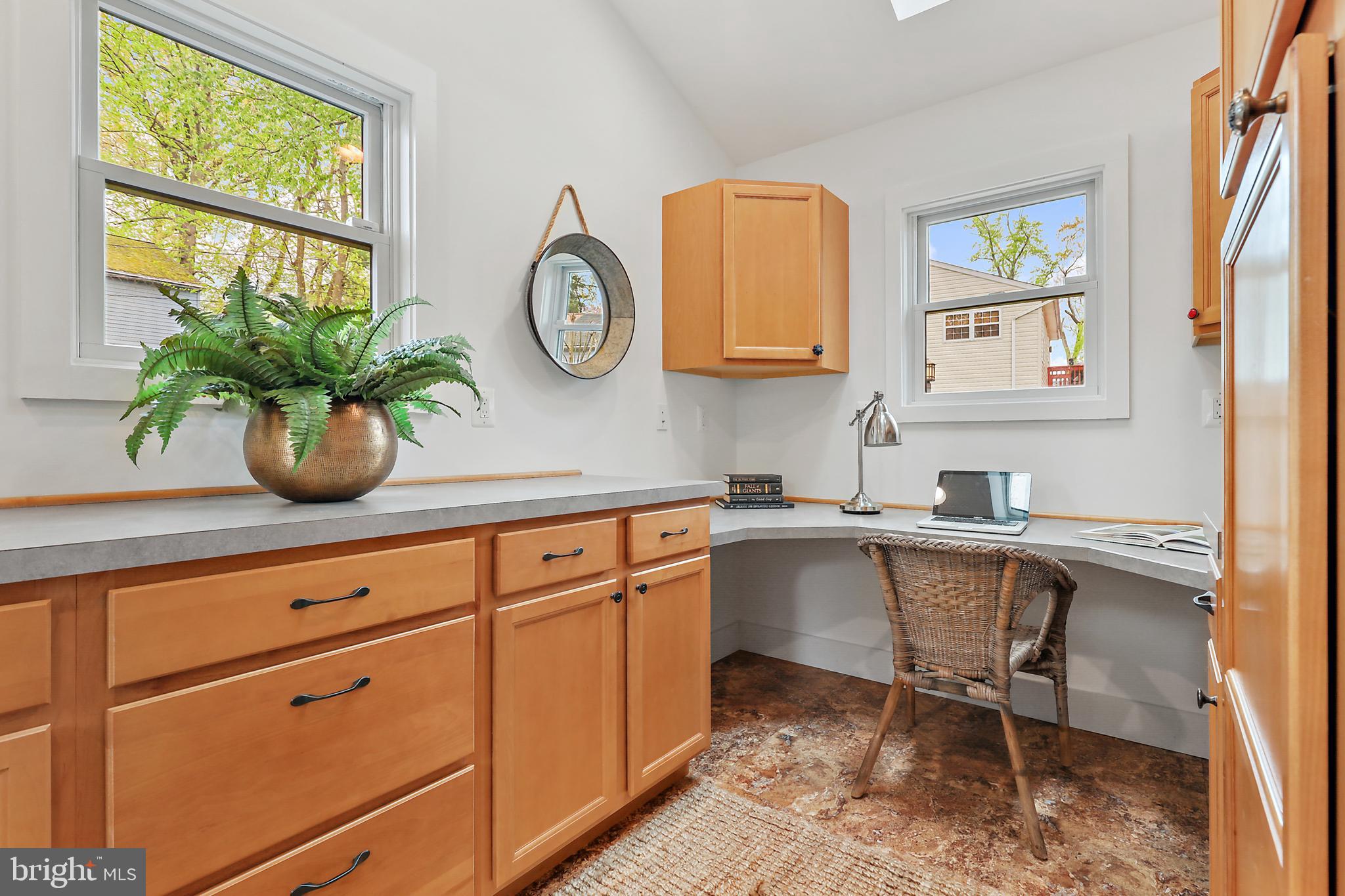 720 N RIVERSIDE DRIVE