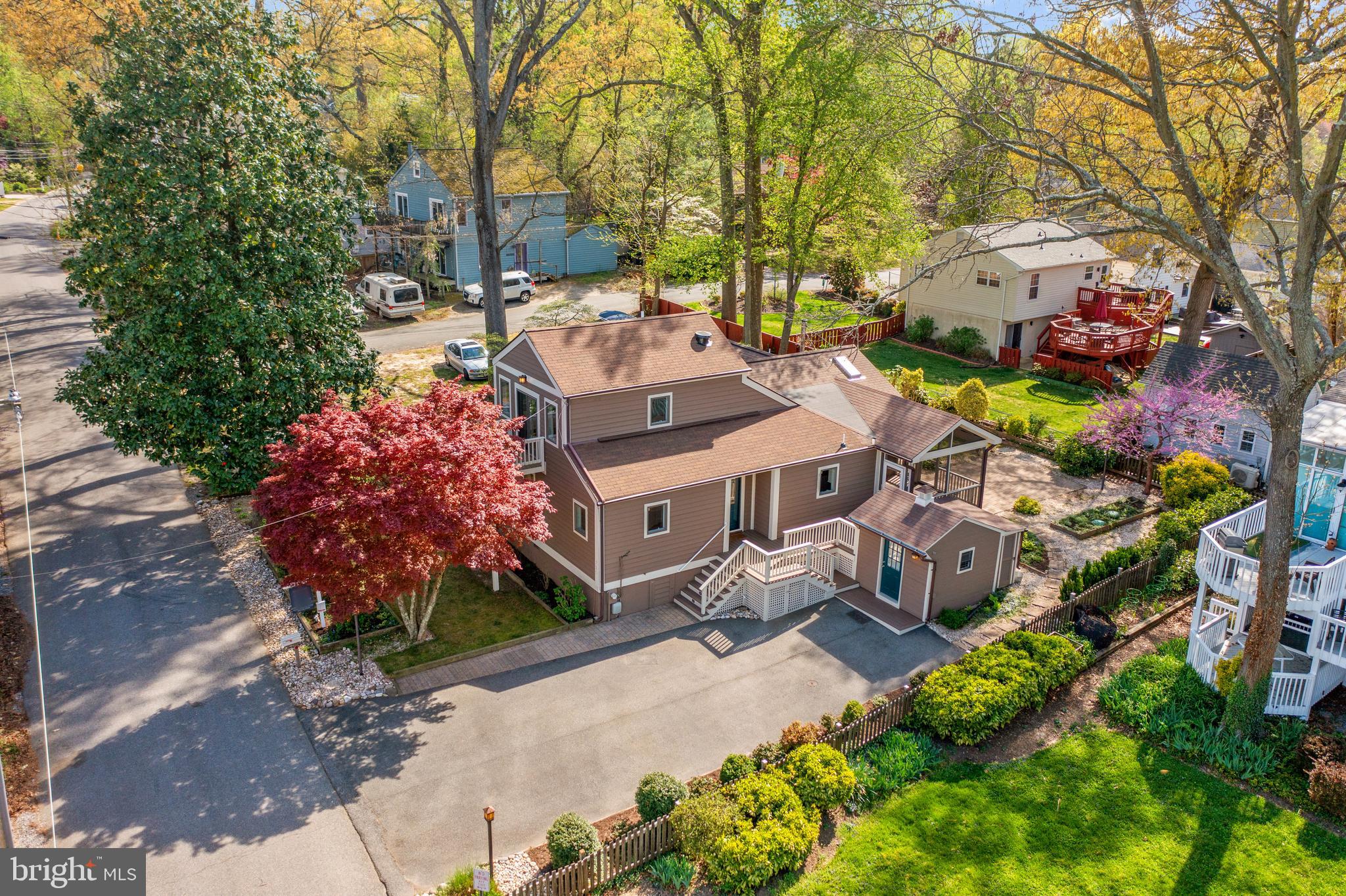 720 N RIVERSIDE DRIVE