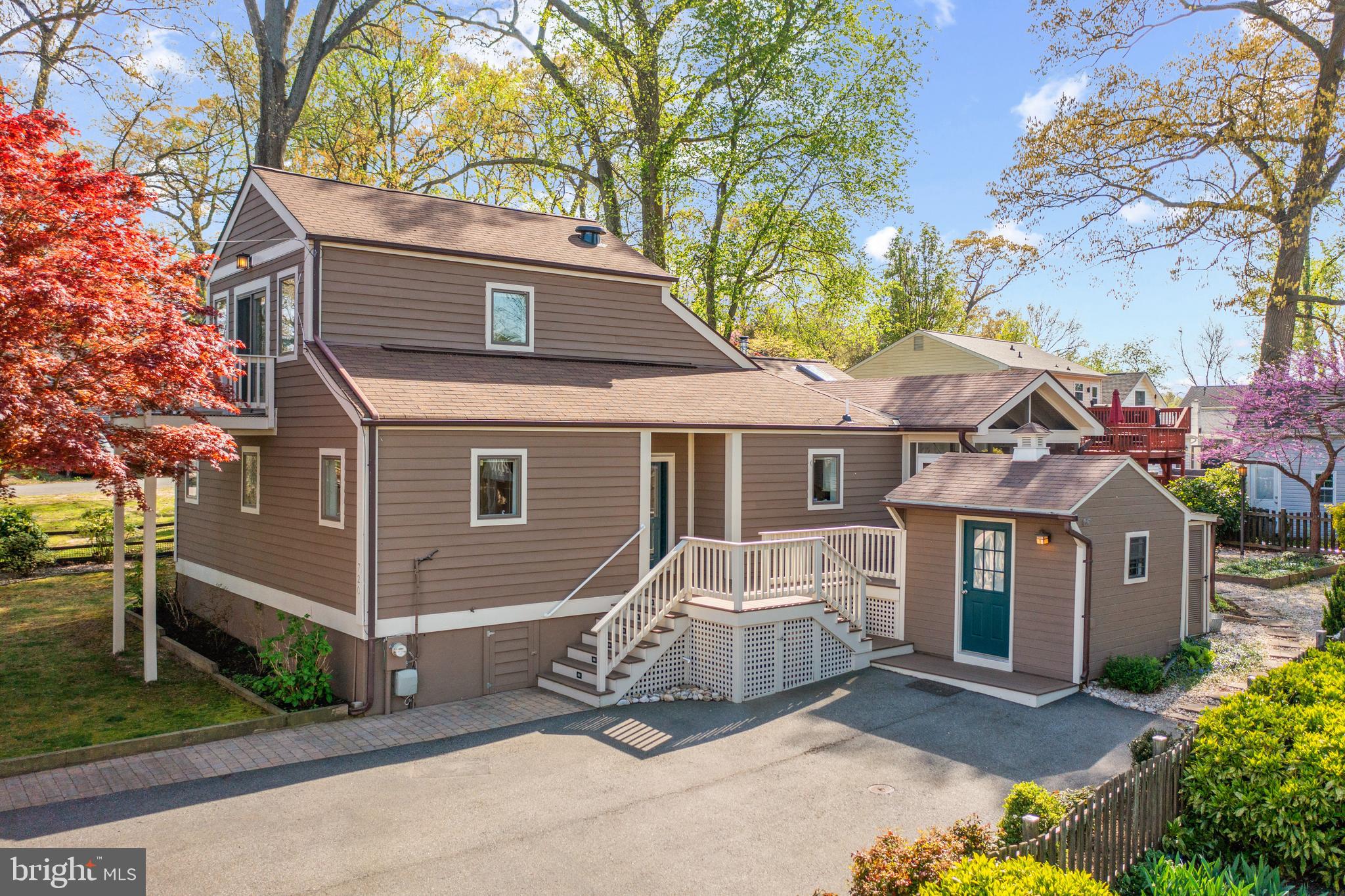 720 N RIVERSIDE DRIVE