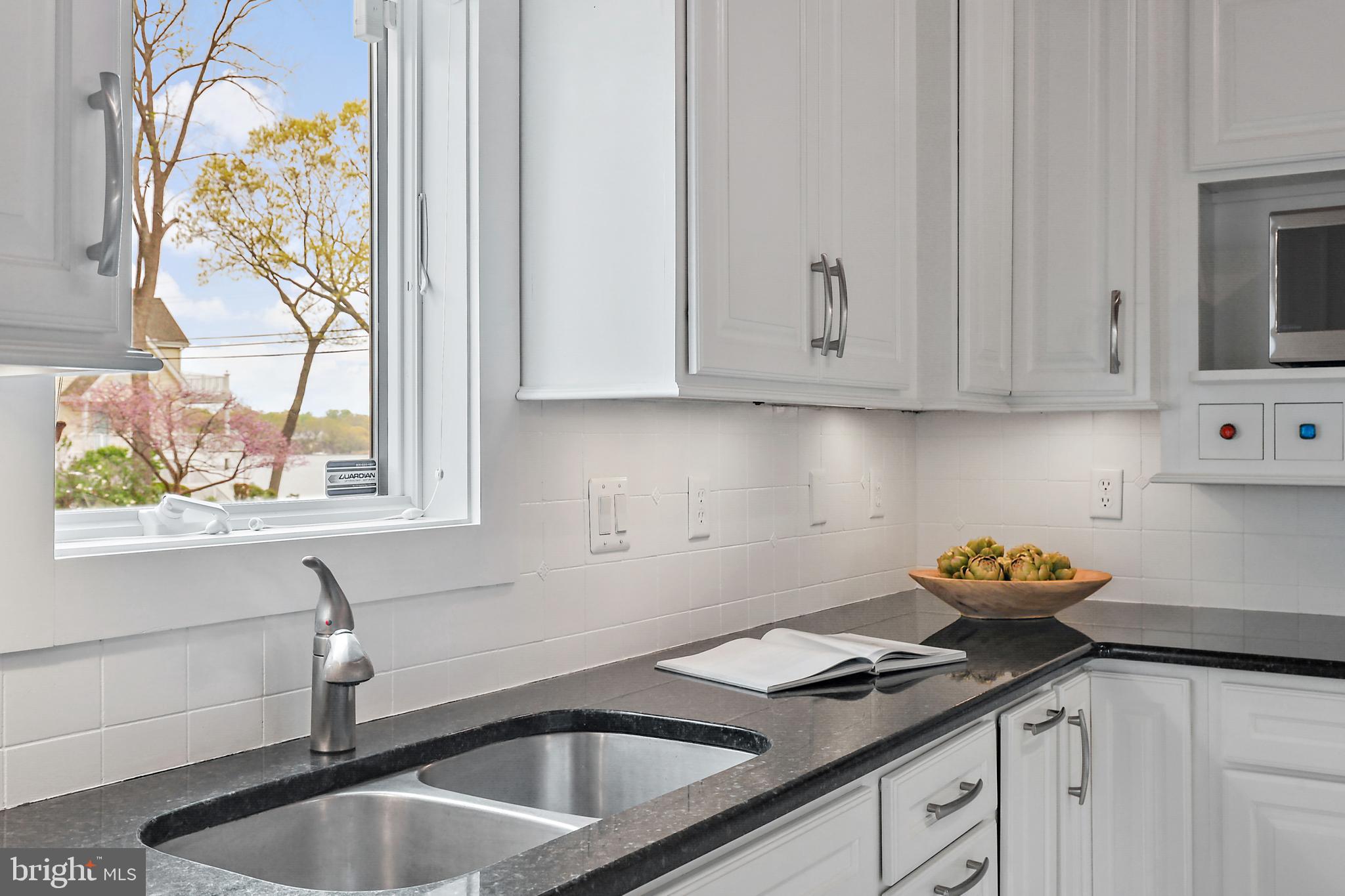 720 N RIVERSIDE DRIVE