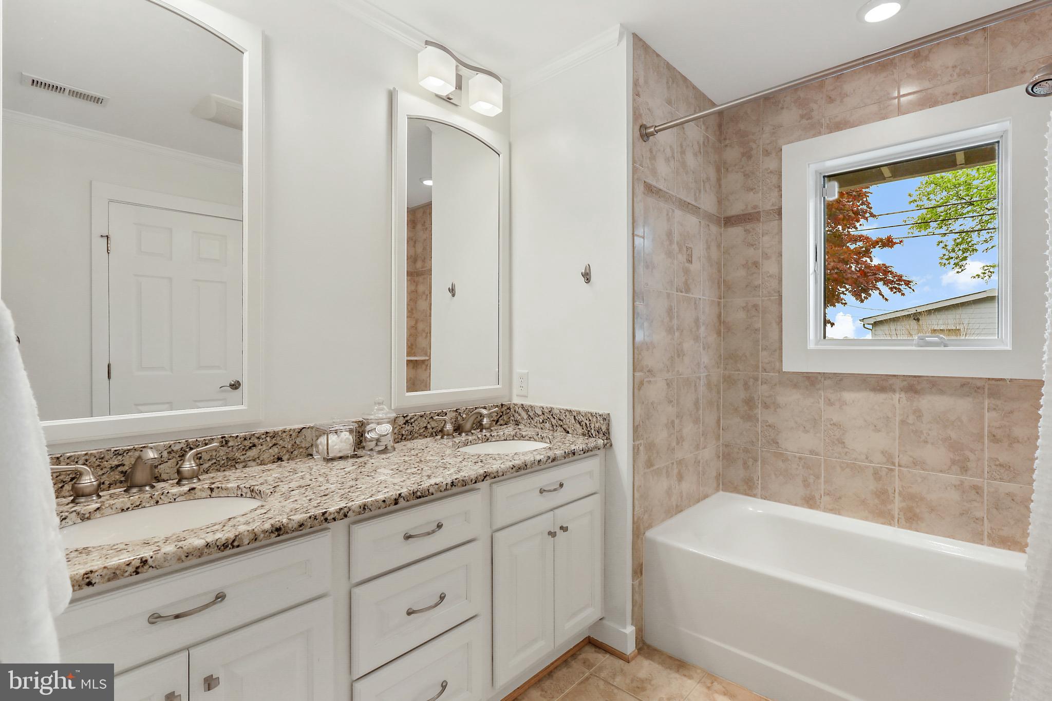 720 N RIVERSIDE DRIVE